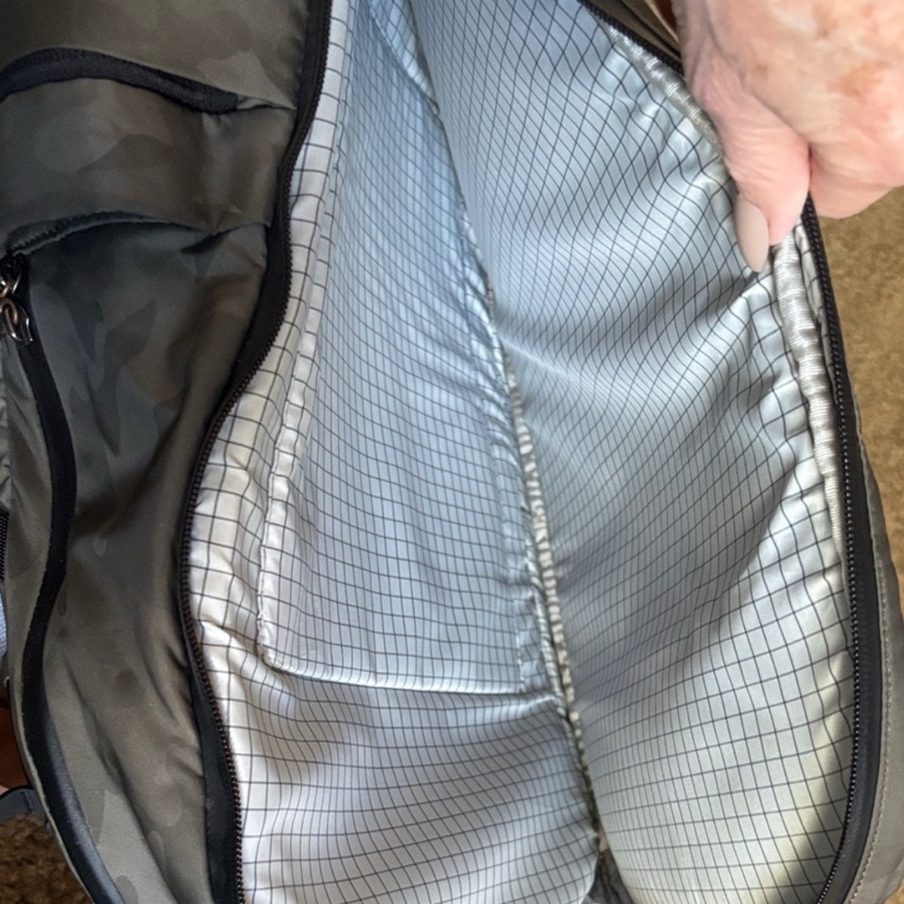 NEW~Lululemon Cruiser Backpack Savasana Camouflage.  Retails $275 - Picture 4 of 6